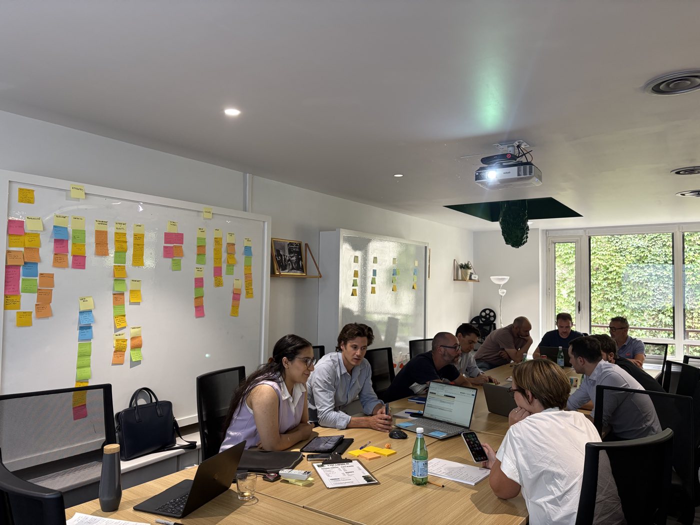 Mur de contributions des ateliers de co-construction d'une charte IA : usages, craintes et engagements par thème